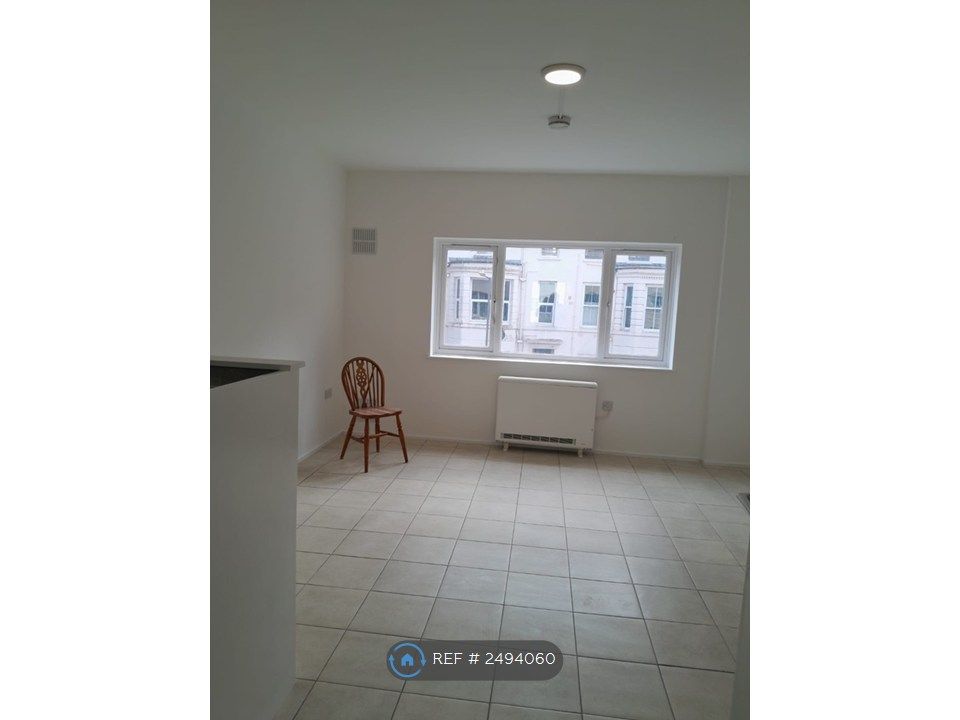 Property photo 1 of 6 Main Room
