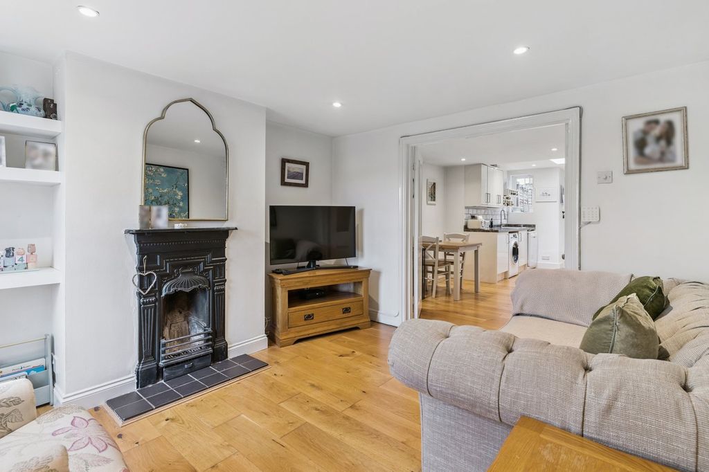 Property photo 2 of 20