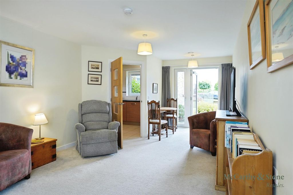 Property photo 2 of 19 Livingrm2Lc.Jpg