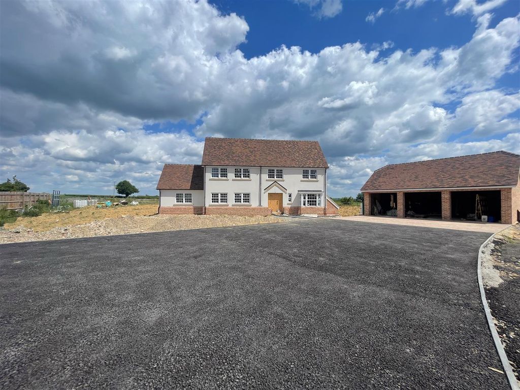 Property photo 1 of 24 External 23.05.25.Jpg