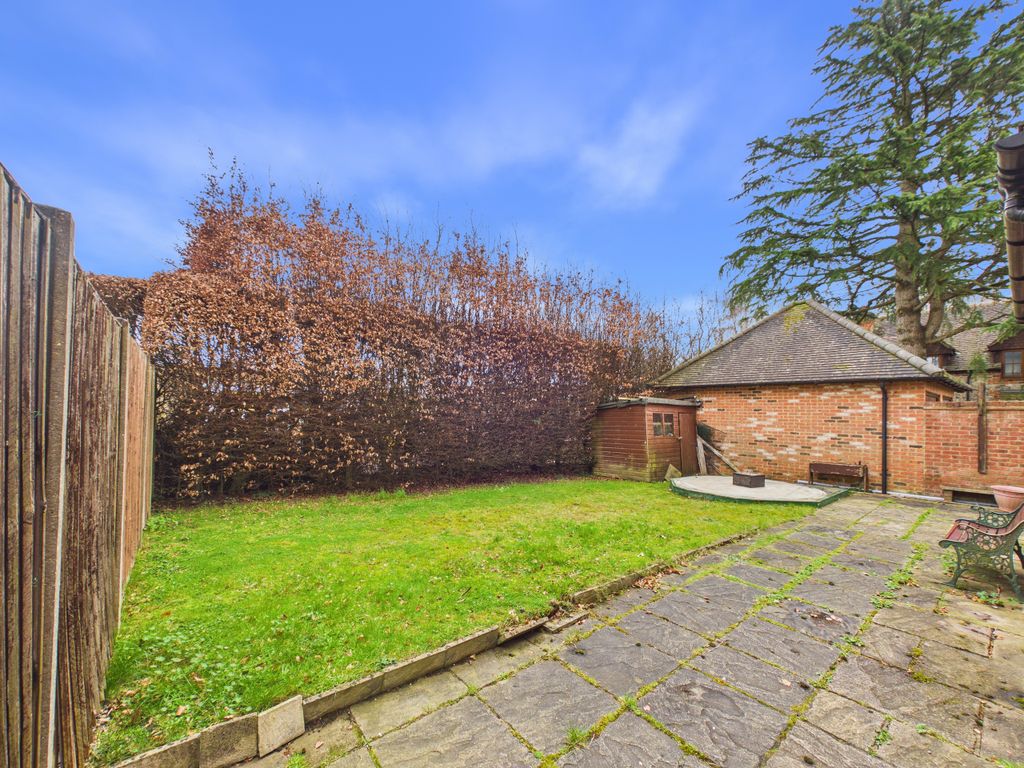 Property photo 3 of 16 Cam02536G0-Pr0074-Still016