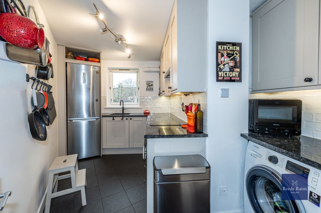 Property photo 3 of 12 Picture No. 11