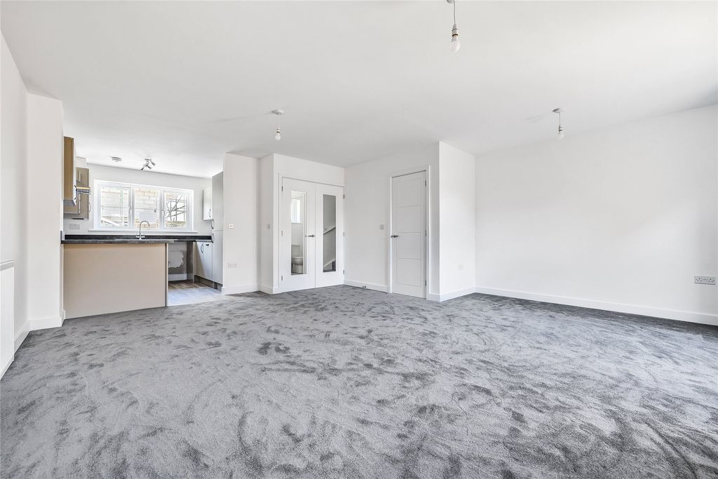 Property photo 2 of 15 Picture No. 12