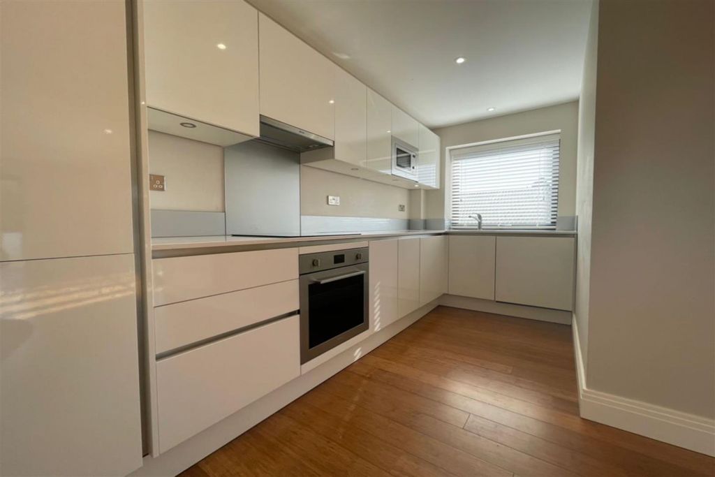 Property photo 2 of 7 Kitchen