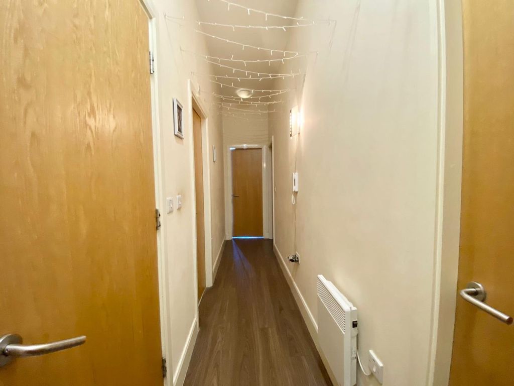 Property photo 3 of 14 Hallway