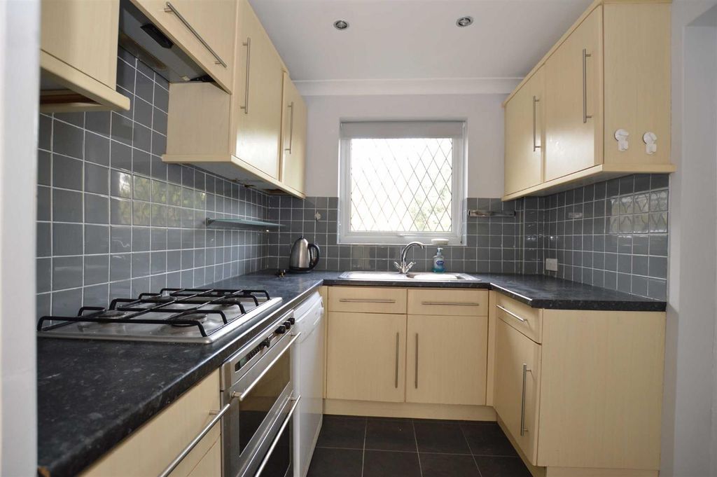 Property photo 3 of 12 Kitchen