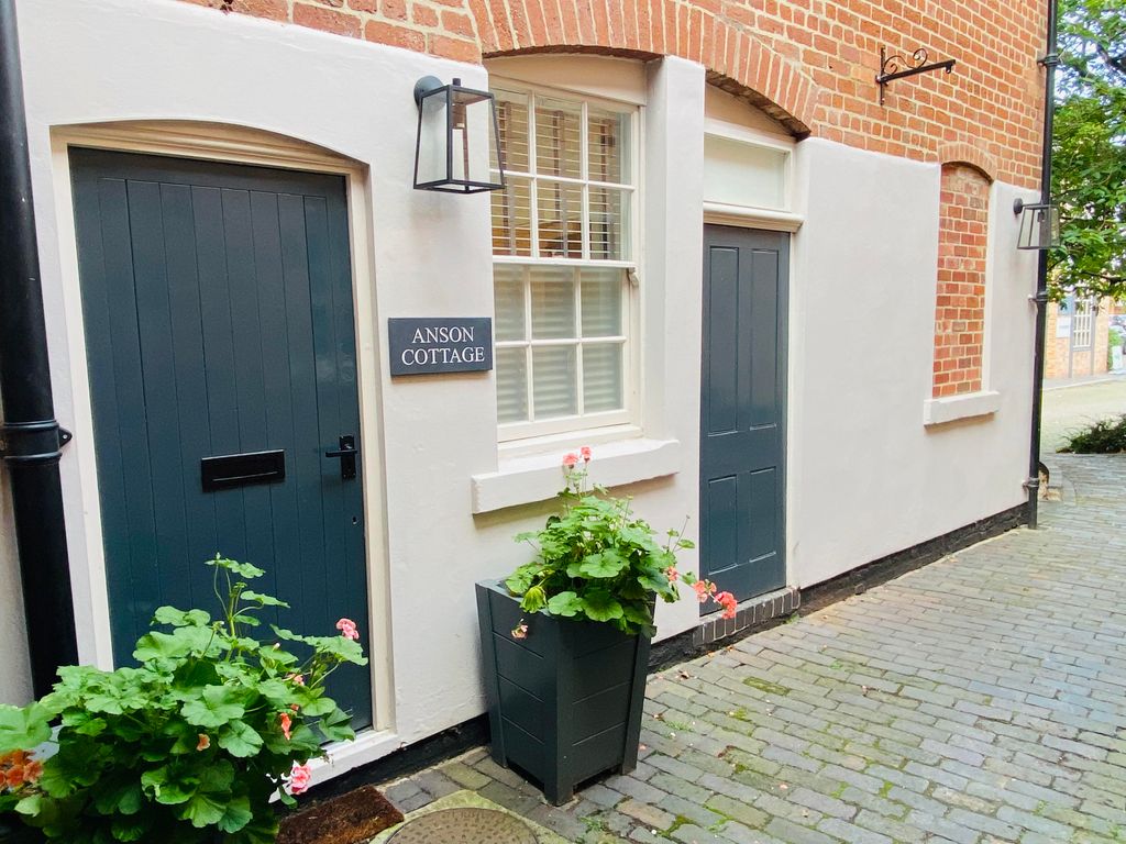 Property photo 1 of 9 Exterior