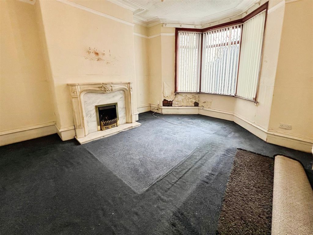 Property photo 2 of 19 Lounge