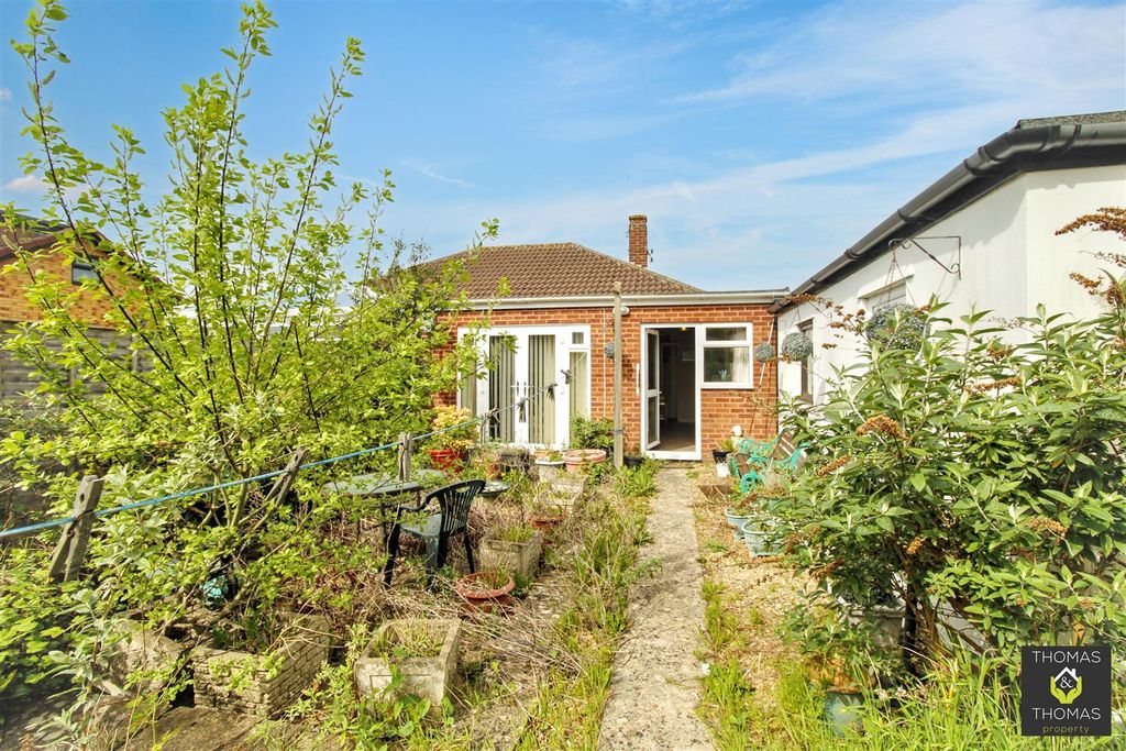 Property photo 2 of 11