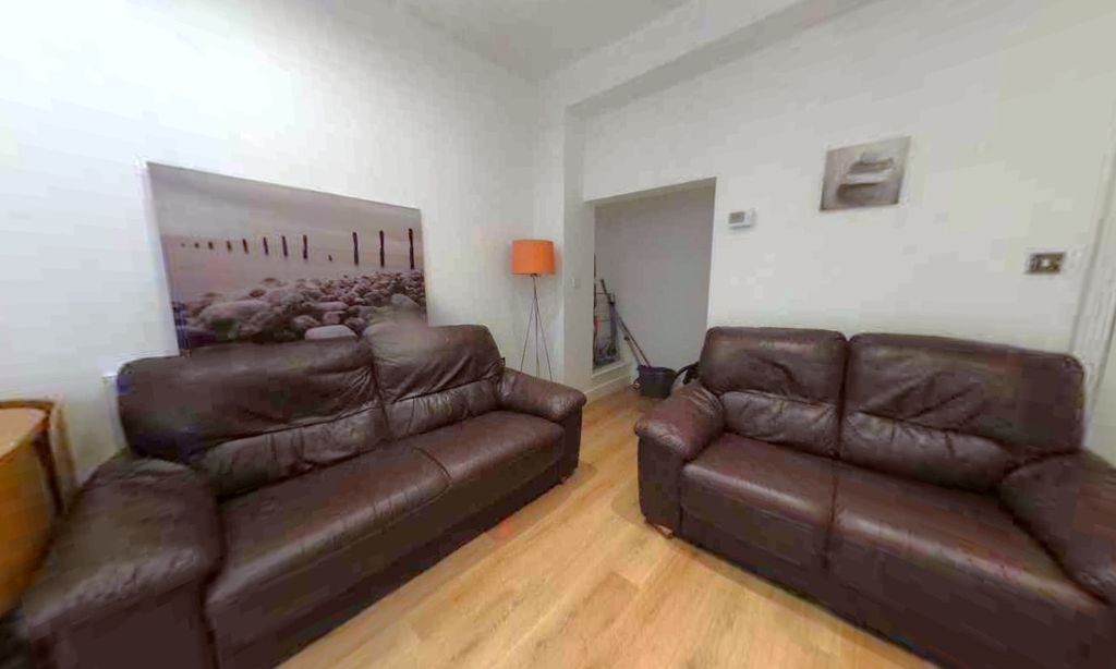 Property photo 2 of 12 Lounge