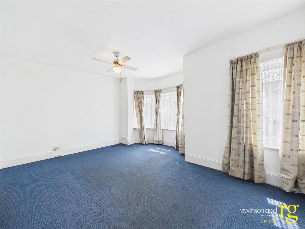Property photo 3 of 8 Cam02900G0-Pr0249-Still005.Jpg