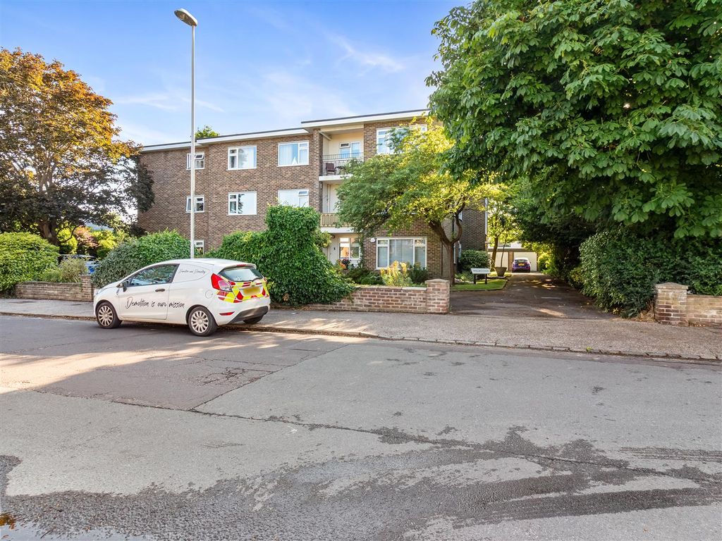Property photo 1 of 18 11 Wallace Court-001.Jpg