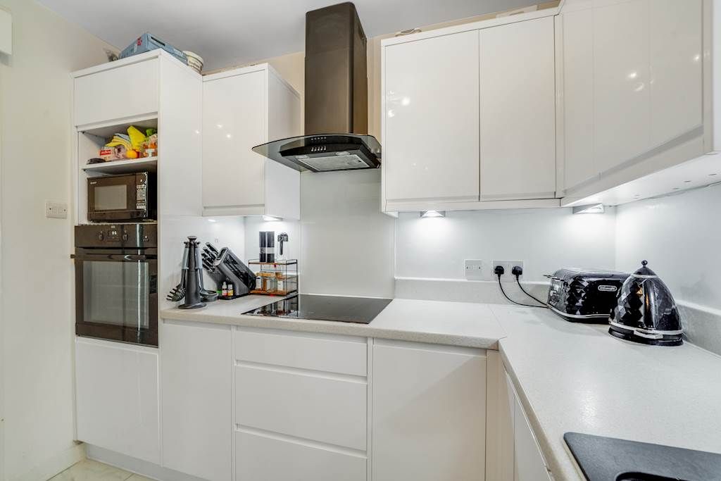Property photo 3 of 15 06-A21Dap-86230-Mck-Flat 5 Coombe Road-13-Small