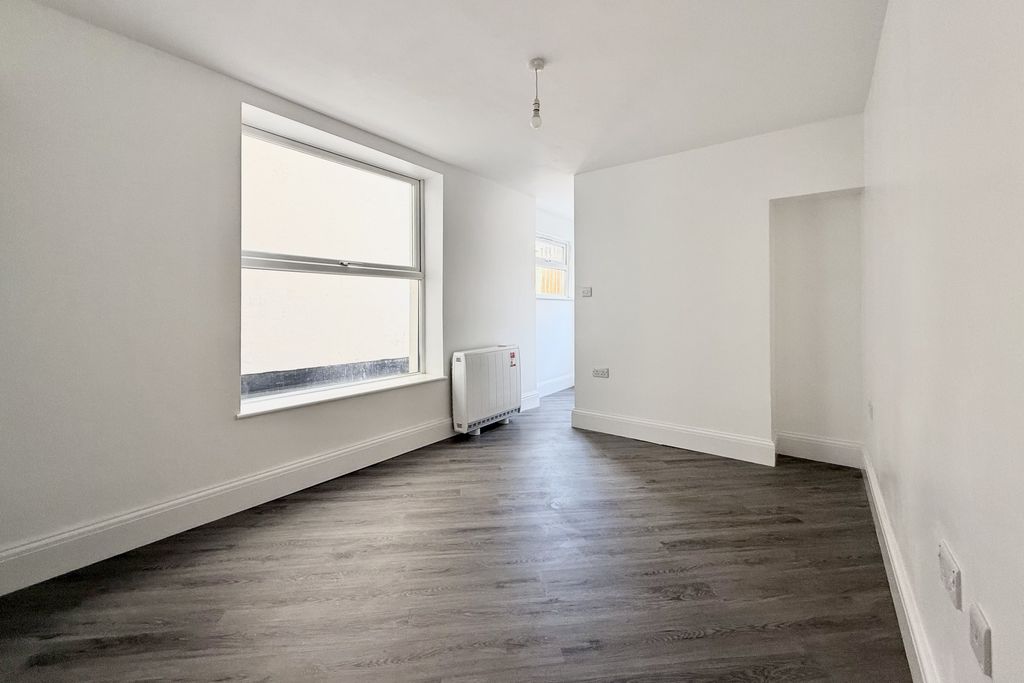 Property photo 2 of 10 1