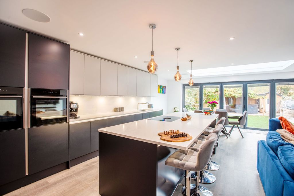 Property photo 3 of 27