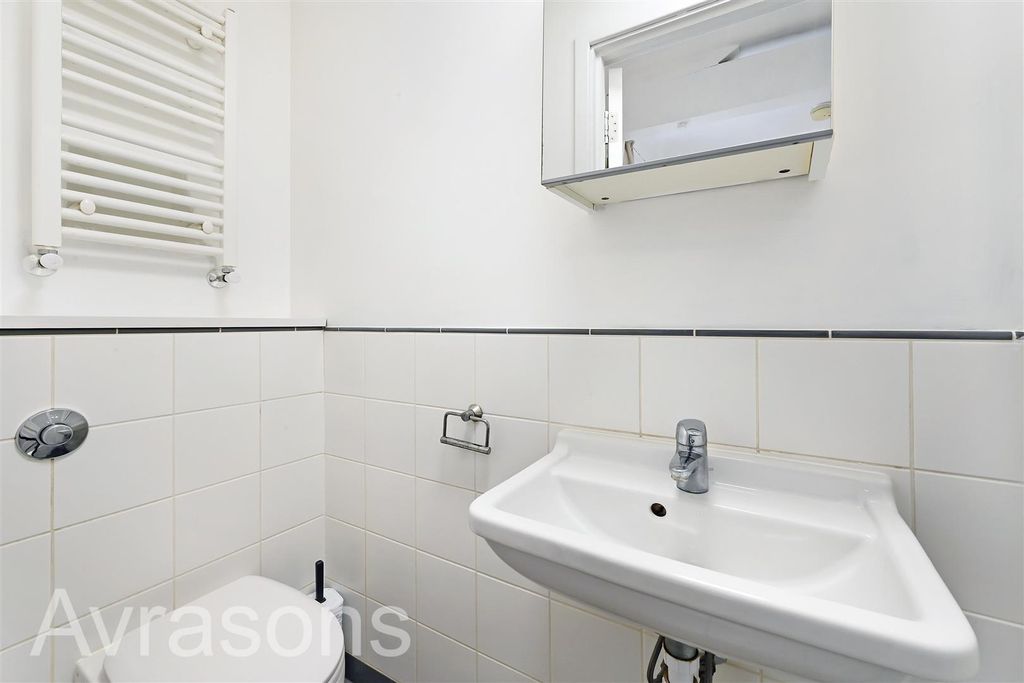 Property photo 3 of 11 Bathroom