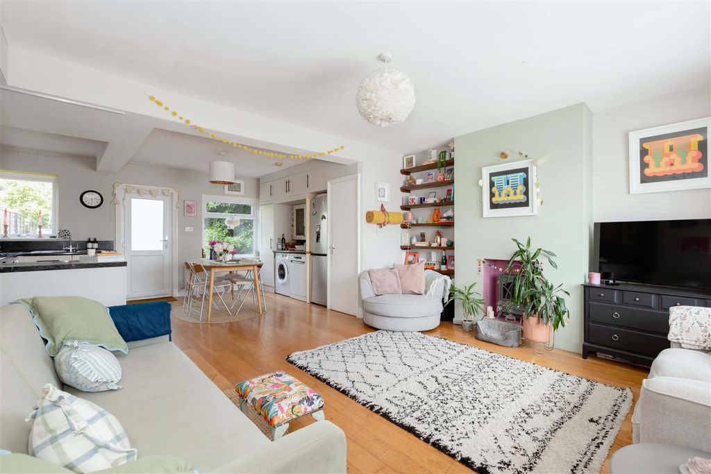 Property photo 3 of 23 Old Shoreham Rd_12.Jpg