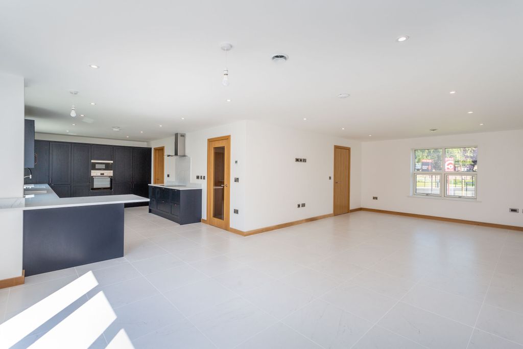 Property photo 3 of 30 0F5A7649
