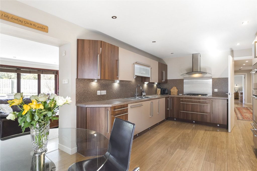 Property photo 3 of 39 Lochside Drive