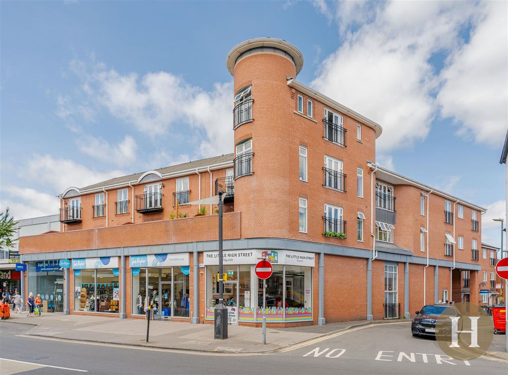 Property photo 1 of 13 Hadleigh Estate Agents-33.Jpg