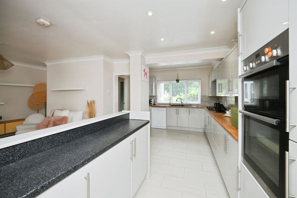 Property photo 2 of 25