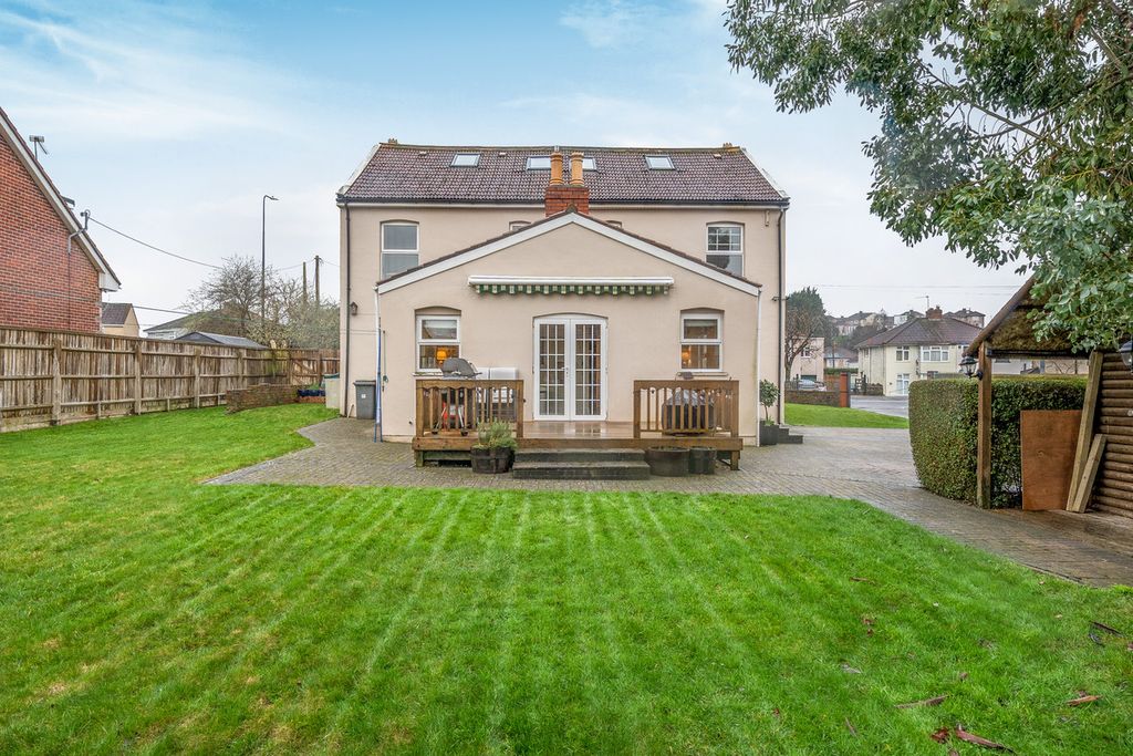 Property photo 2 of 24