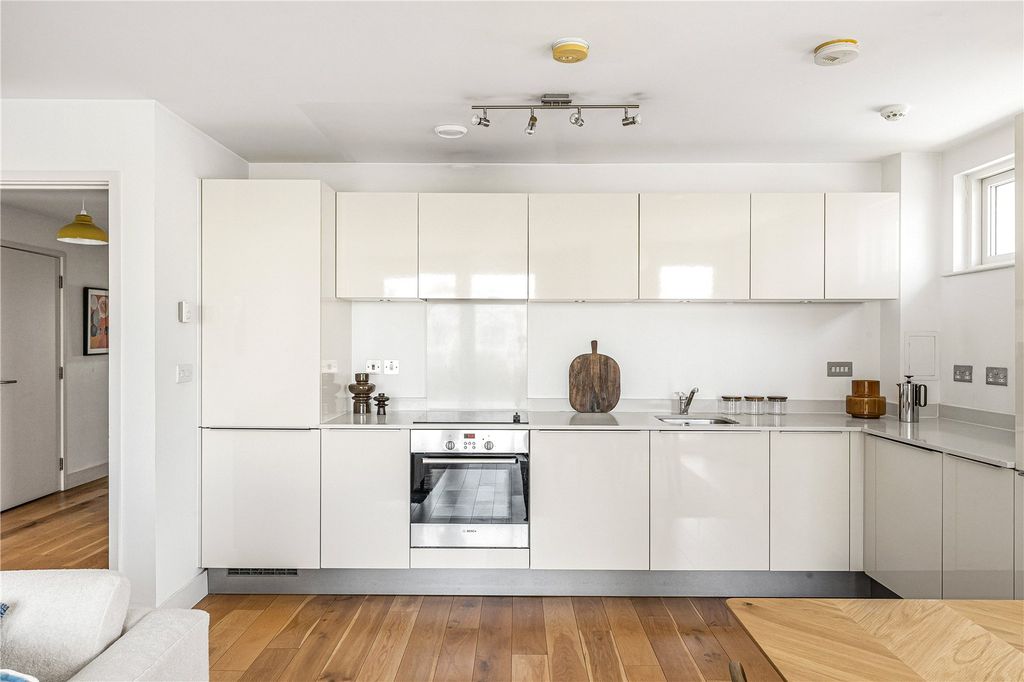 Property photo 2 of 17 Reception/Kitchen