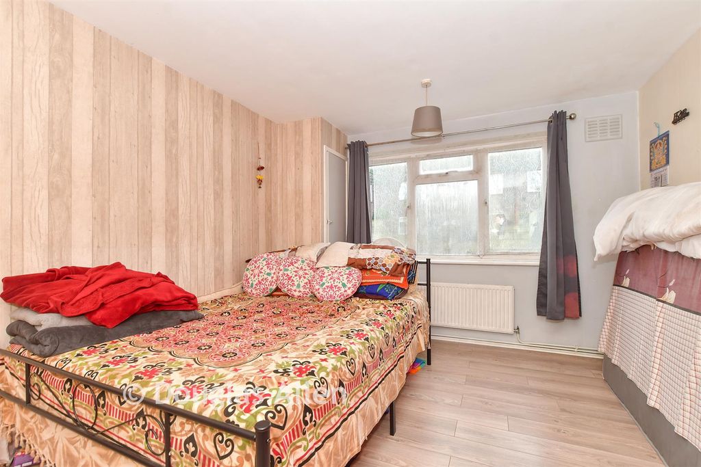 Property photo 3 of 8 Bedroom 1