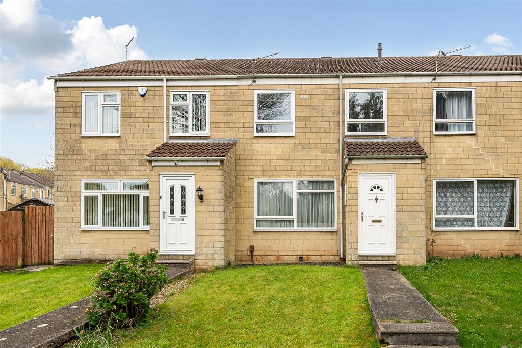 Property photo 1 of 18 Front Garden