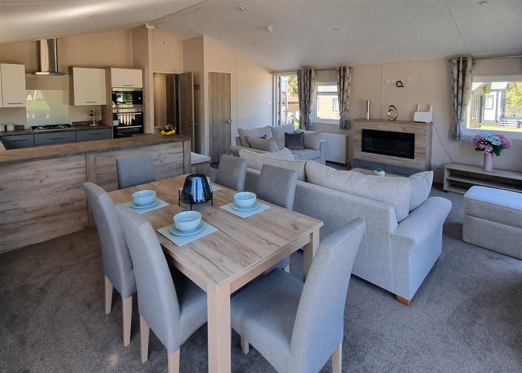 Property photo 1 of 7 Dining Area