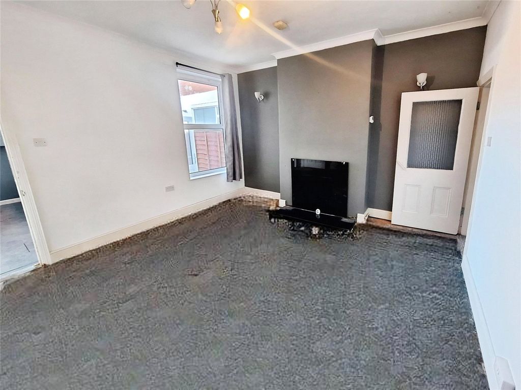 Property photo 3 of 11 Dining Room