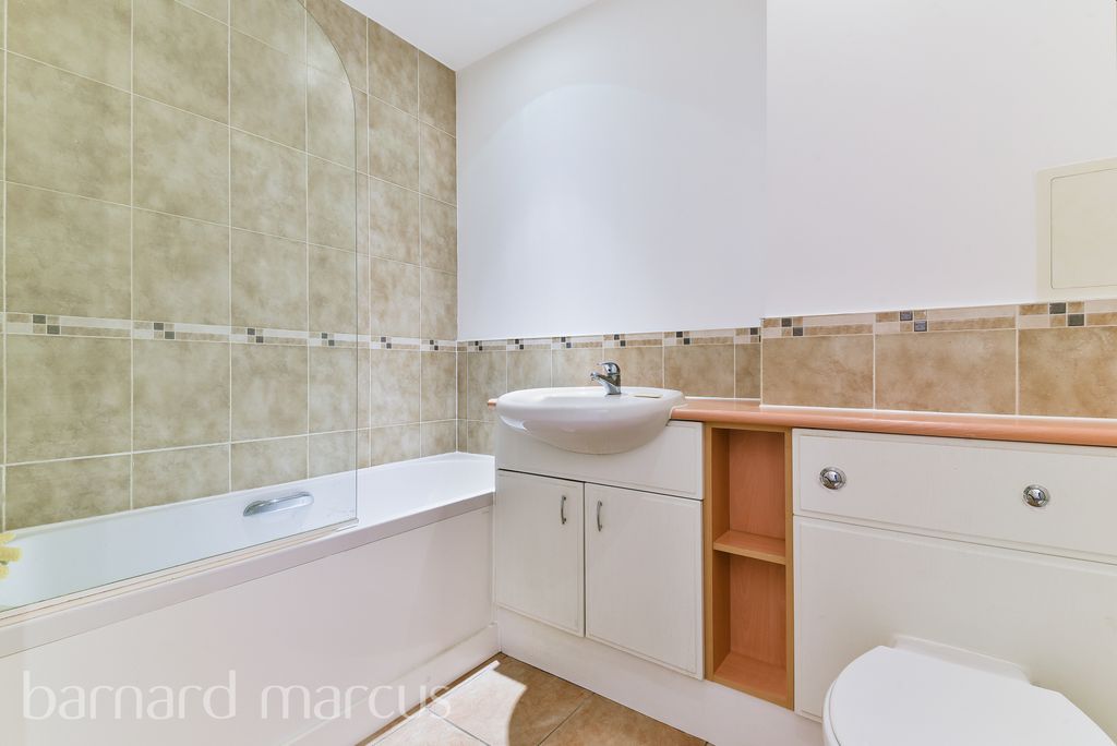 Property photo 3 of 8 Bathroom