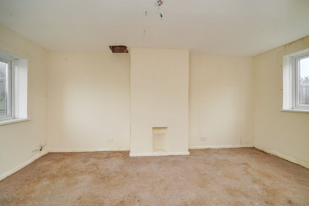 Property photo 2 of 20 15 Monarch Close, Feltham Tw14 8Bb