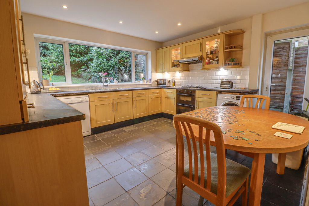 Property photo 2 of 30 Picture No. 18