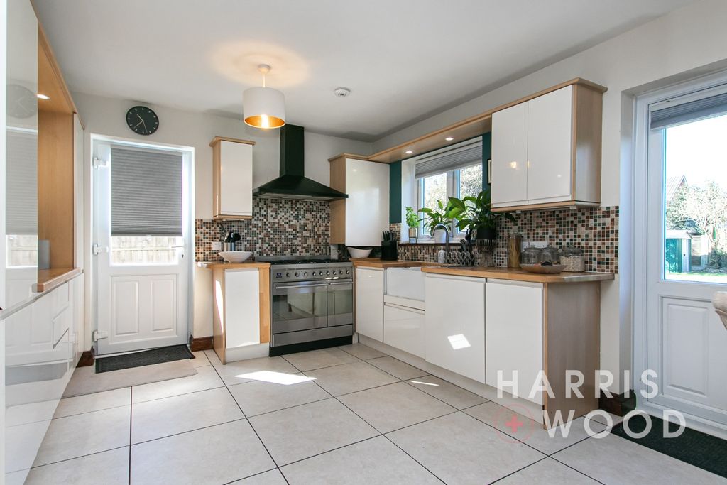 Property photo 2 of 22 5211153