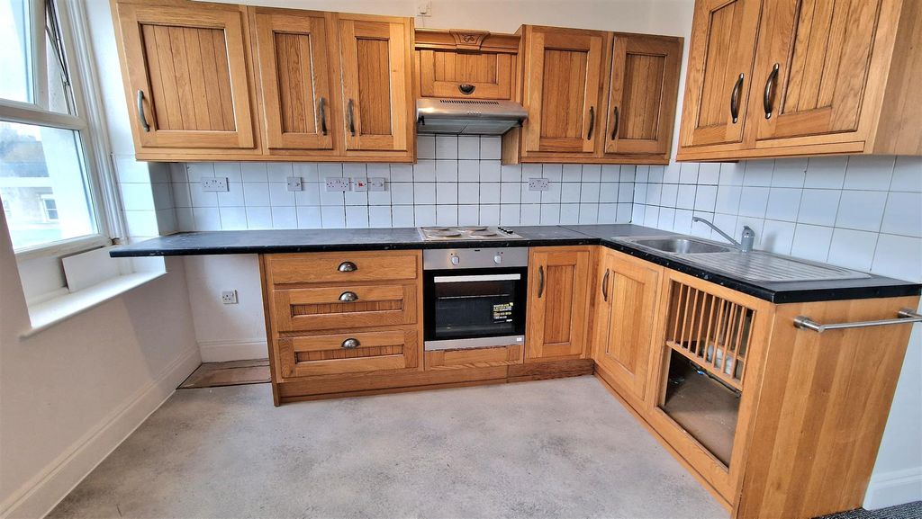 Property photo 3 of 9 Kitchen