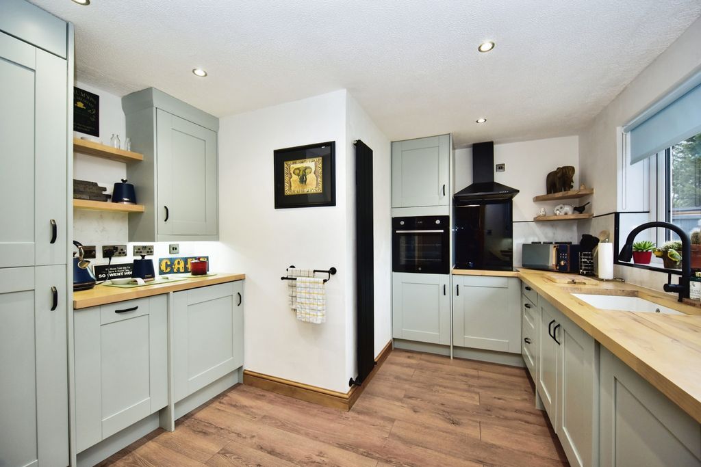 Property photo 2 of 23 Kitchen