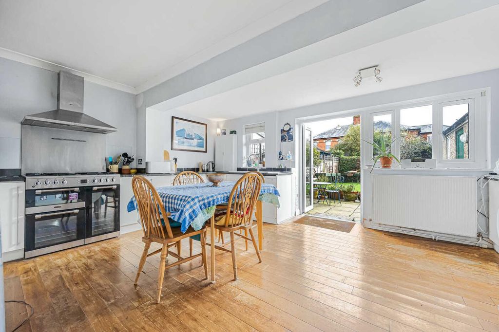 Property photo 3 of 25 Kitchen Breakfast