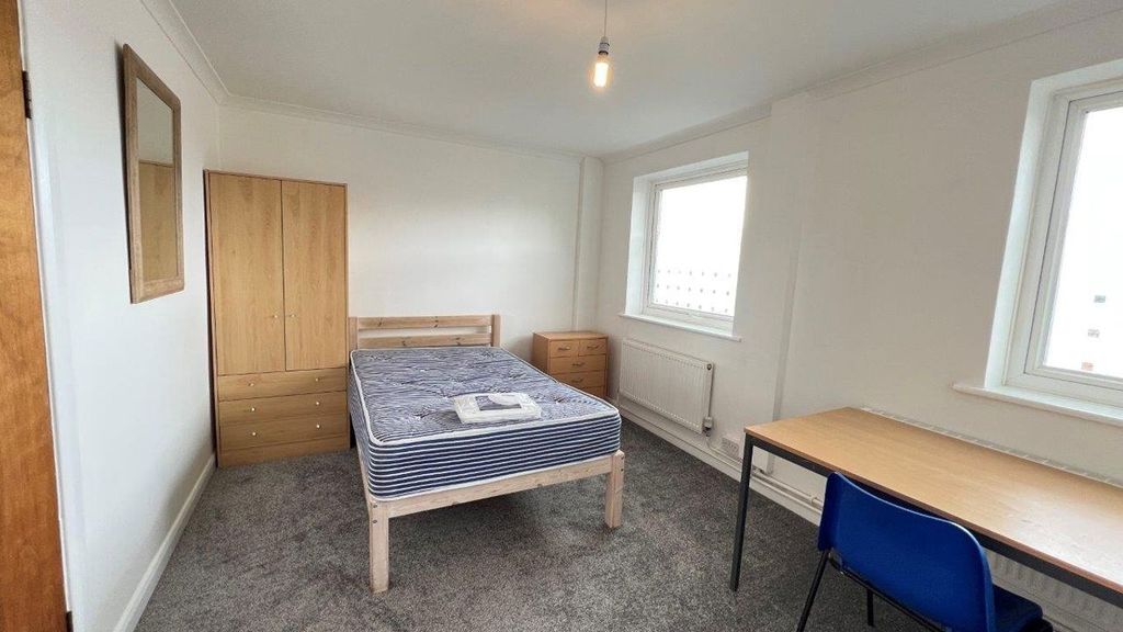 Property photo 3 of 24