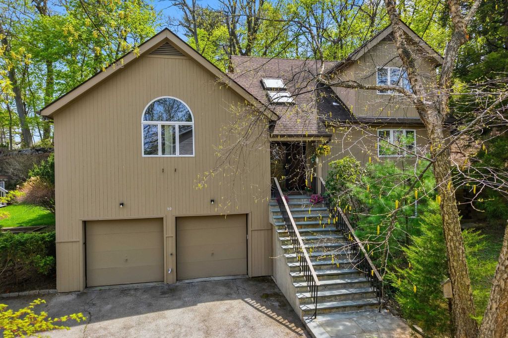 Property photo 1 of 31