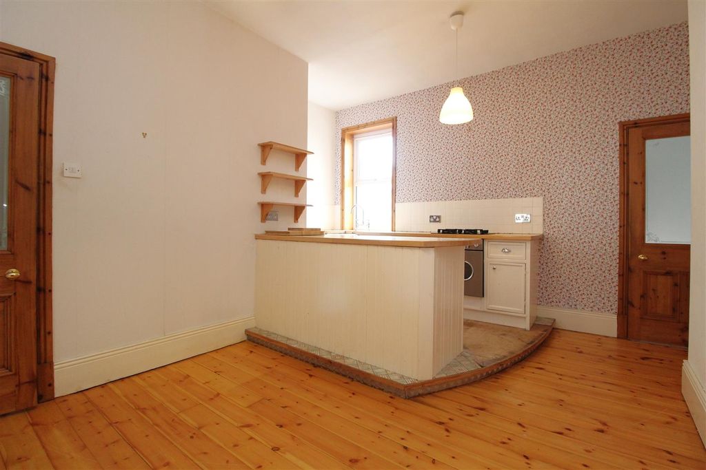 Property photo 3 of 19 Breakfasting Kitchen