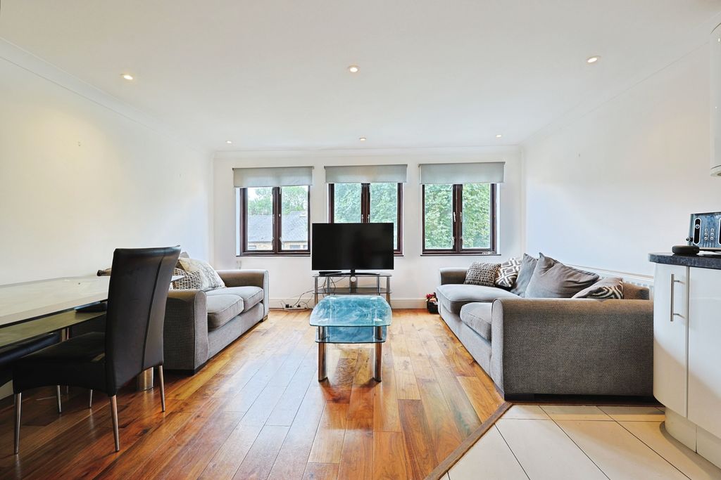 Property photo 2 of 20