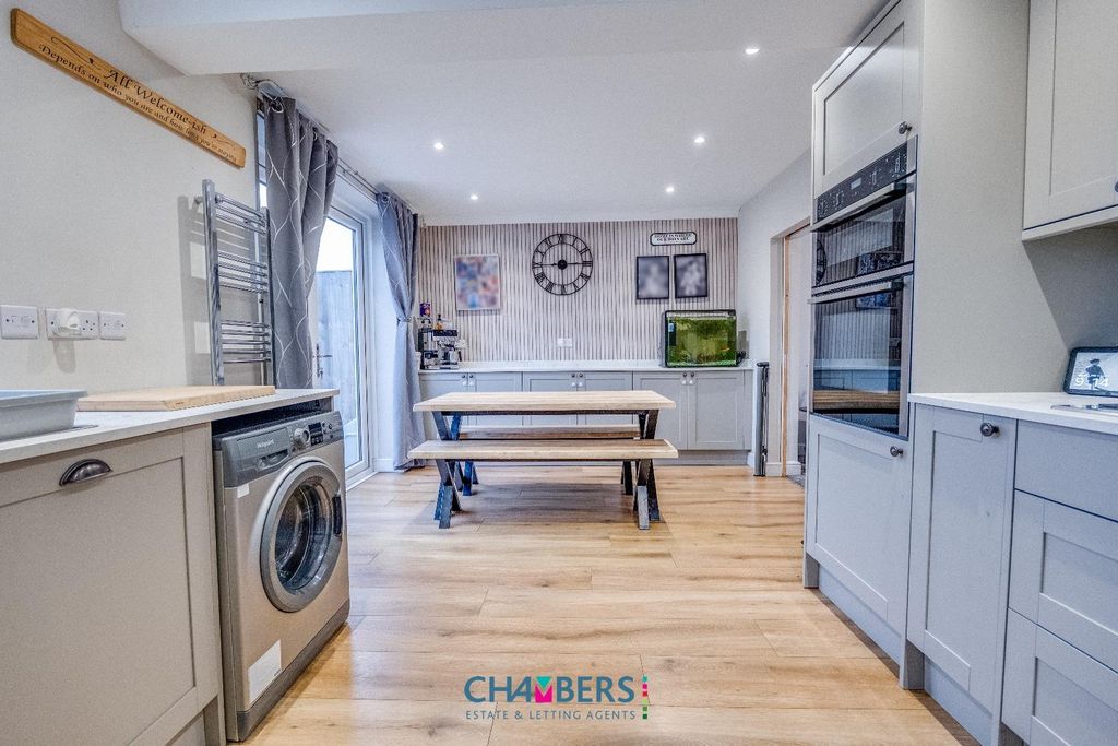 Property photo 3 of 29 Kitchen/Diner