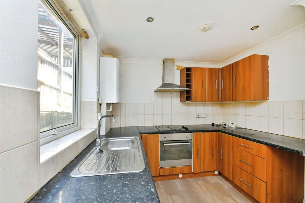 Property photo 3 of 15