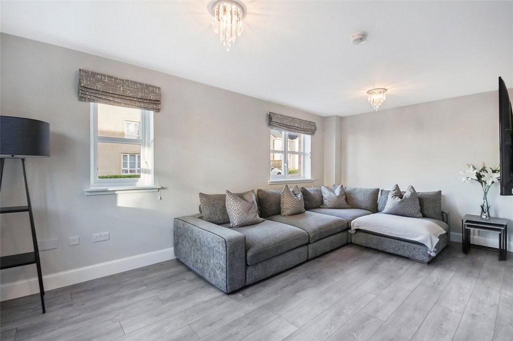 Property photo 2 of 16 Picture No. 03