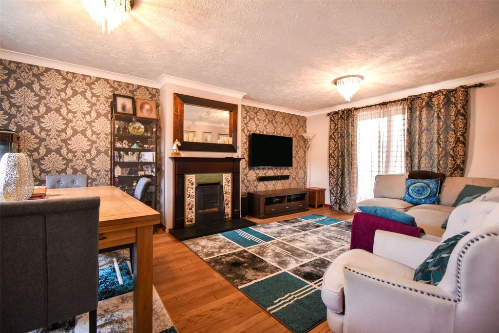 Property photo 3 of 15 Picture No. 23