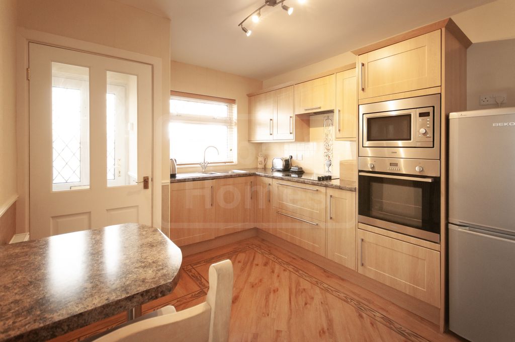 Property photo 2 of 14 Kitchen