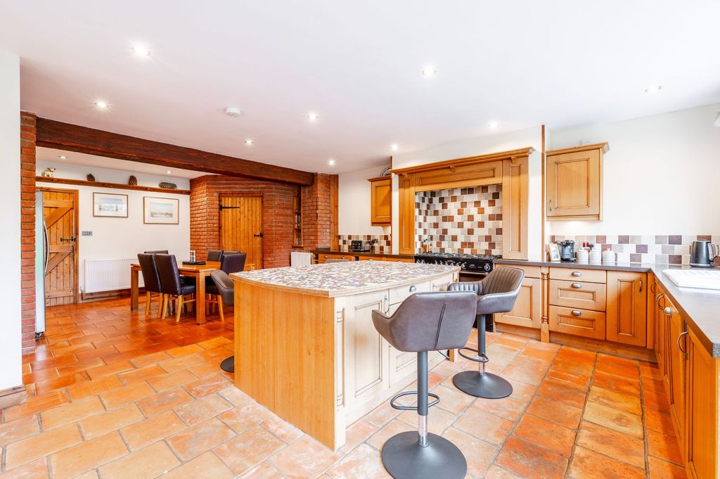 Property photo 3 of 28