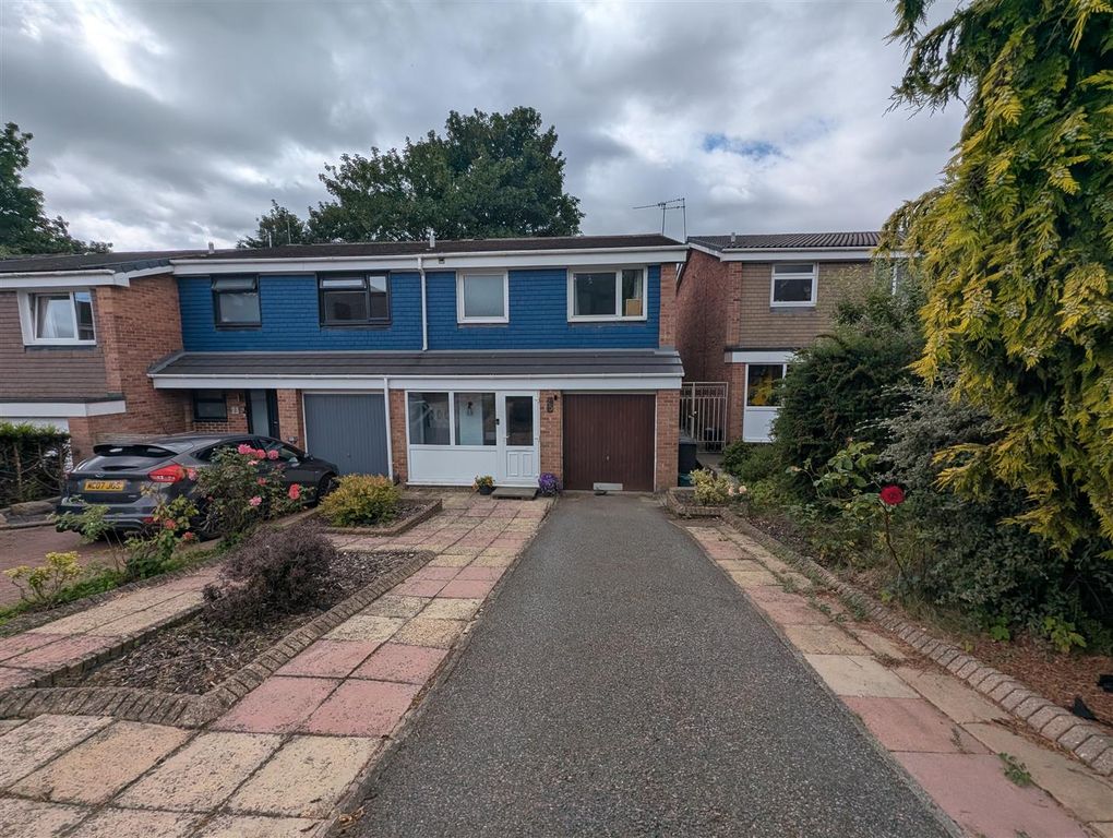 Property photo 1 of 12 Externally