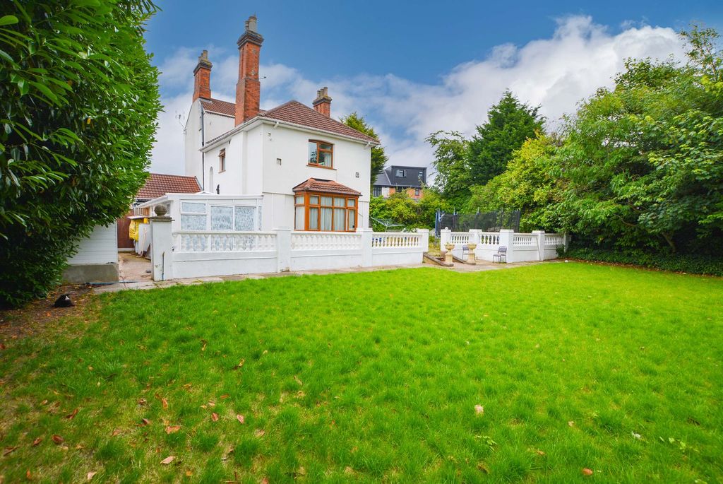 Property photo 1 of 33